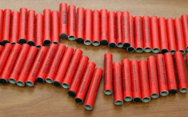 Πάτρα: Χειροπέδες σε άνδρα με μια... αποθήκη κροτίδες, φωτοβολίδες και όπλα!