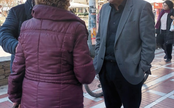 Αυτοψία Στέλιου Αγγελούδη στην πλατεία Ναυαρίνου:  «Εικόνες παρακμής και εγκατάλειψης στην καρδιά της πόλης»