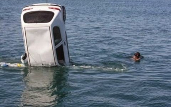 Χαλκιδική: Αυτοκίνητο έπεσε στη θάλασσα στην Ιερισσό