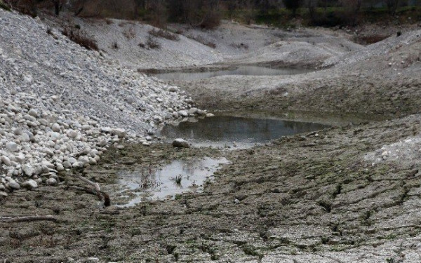 Θεσσαλονίκη: Εξαφανίστηκε η τεχνητή λίμνη στο Κάτω Σχολάρι, λόγω της ανομβρίας - Αποκαρδιωτικές εικόνες (βίντεο)
