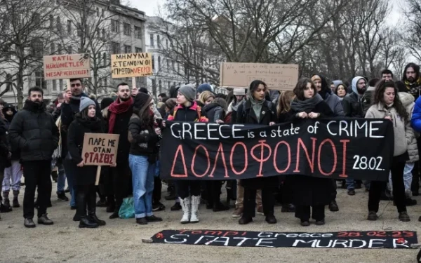 Τέμπη: Διαδήλωση στο Βερολίνο για την τραγωδία (φωτ.)