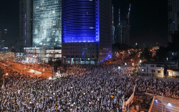 Δεκάδες χιλιάδες Ισραηλινοί διαδήλωσαν κατά της μεταρρύθμισης στη Δικαιοσύνη (βίντεο)