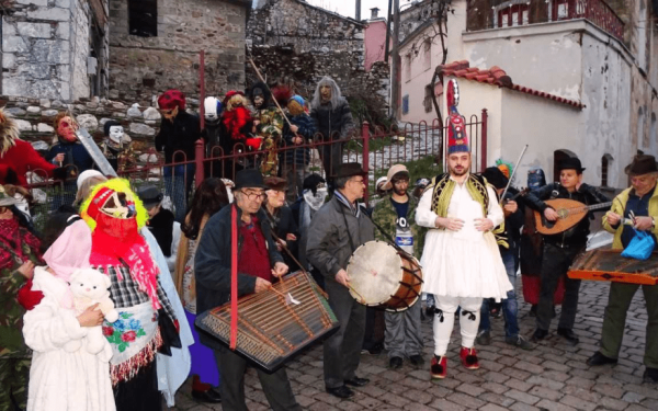 Ζωντανεύει σήμερα στην Αγιάσο Λέσβου το έθιμο της περικεφαλαίας (βίντεο)