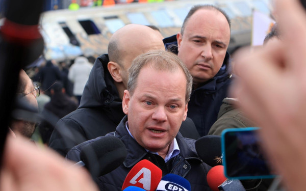 Σέρρες: «Μαύρο στον Καραμανλή» - Συγκέντρωση έξω από το γραφείο του (βίντεο)