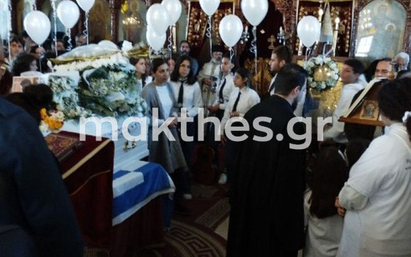 Τραγωδία στα Τέμπη: «Λαοθάλασσα» στην κηδεία του Κυπριανού Παπαϊωάννου στην Κύπρο (φωτ.)