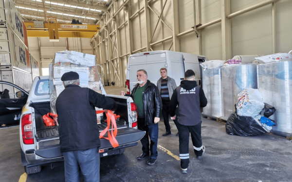 Τεράστιο κύμα αλληλεγγύης των Θεσσαλονικέων στους σεισμοπαθείς της Τουρκίας - Ετοιμάζονται δεκάδες τόνοι στο δημαρχείο (βίντεο & φωτ.)