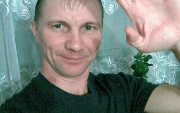 Έφυγε από τη Ρωσία ο πατέρας που τον χώρισαν από την κόρη του για μία ζωγραφιά