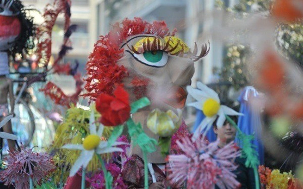 Η Πάτρα ετοιμάζεται να εντυπωσιάσει σήμερα με το καρναβάλι της - 50.000 καρναβαλιστές και μία... βασίλισσα