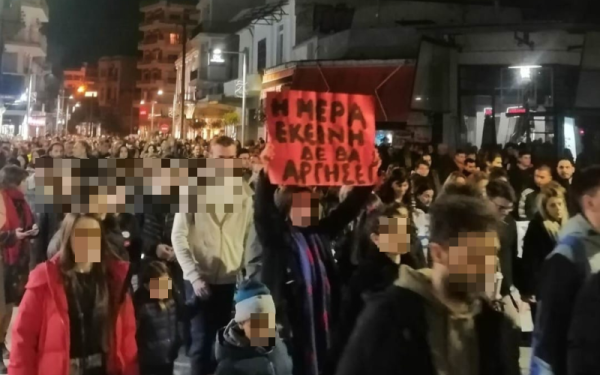 Ξεχύθηκαν στους δρόμους των Σερρών νέοι, μαθητές και οικογένειες - Απαιτούν τη δικαίωση των νεκρών στα Τέμπη (φωτ.)