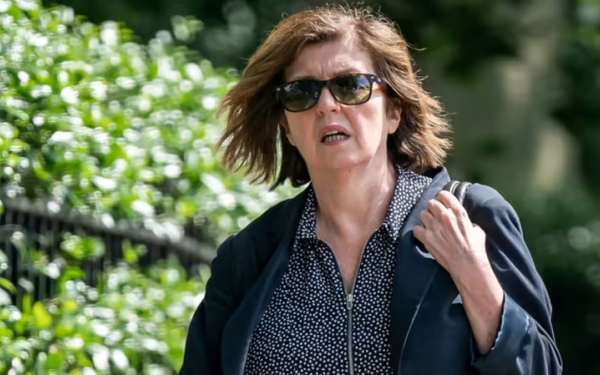 Ηνωμένο Βασίλειο: Παραιτείται για χάρη των Εργατικών η δημόσια υπάλληλος που ερεύνησε τα κορονοπάρτι του Τζόνσον