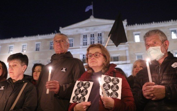 Επεισόδια στο Σύνταγμα στην πορεία διαμαρτυρίας για την σιδηροδρομική τραγωδία στα Τέμπη