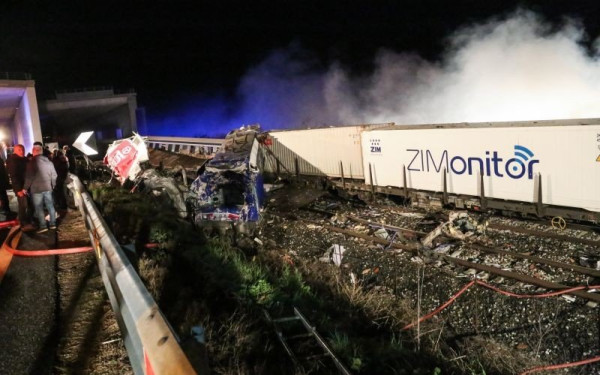 Τραγωδία στα Τέμπη: «Παίρνω τηλέφωνο το παιδί μου και δεν απαντάει» - Σοκάρουν οι συγγενείς των επιβαινόντων του τρένου (βίντεο)