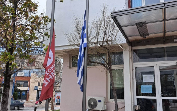 Ο δήμος Θέρμης συμμετέχει στο τριήμερο εθνικό πένθος για την τραγωδία των Τεμπών