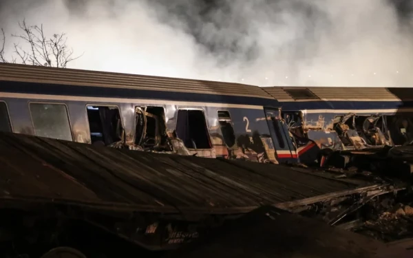 «Ήταν δέκα εφιαλτικά δευτερόλεπτα μέσα στις φωτιές»: Συγκλονίζουν οι μαρτυρίες επιβατών από τη σύγκρουση τρένων στα Τέμπη (βίντεο)