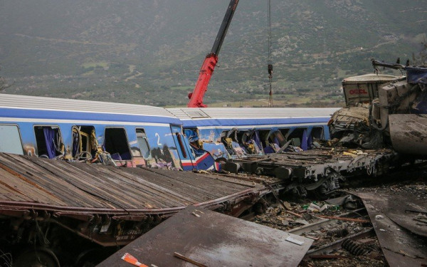 Δυστύχημα στα Τέμπη: Κατατέθηκε στη Βουλή το νομοσχέδιο στήριξης των συγγενών των θυμάτων 