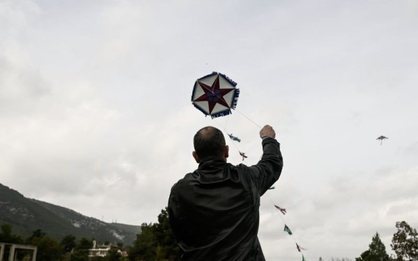 Βγήκαν οι χαρταετοί στον ουρανό της Θεσσαλονίκης - Η χαρά μικρών και μεγάλων (φωτ.)