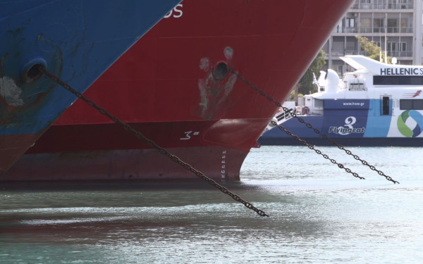 Επιστρέφει στον Πειραιά λόγω μηχανικής βλάβης το «Απόλλων Ελλάς»