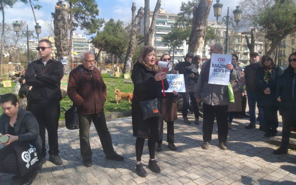 Θεσσαλονίκη: ﻿«Μνημόσυνο» για τα κομμένα δέντρα στην περιοχή της Αρχαίας Αγοράς (φωτογραφίες)