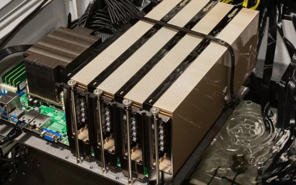 Ένα μικρό κέντρο δεδομένων θερμαίνει μια δημόσια πισίνα στη Βρετανία