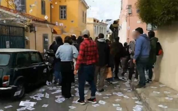  Παρέμβαση Ρουβίκωνα στο σπίτι του Καραμανλή για τα Τέμπη - Δείτε φωτογραφίες 