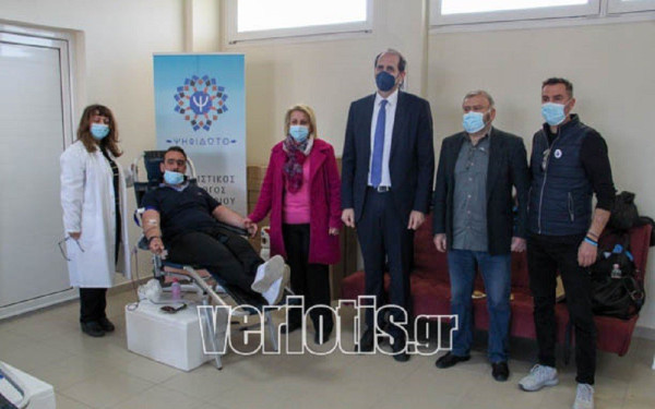 Βέροια: Αιμοδοσία αφιερωμένη στους 21 μαθητές του Μακροχωρίου που χάθηκαν στα Τέμπη το 2003