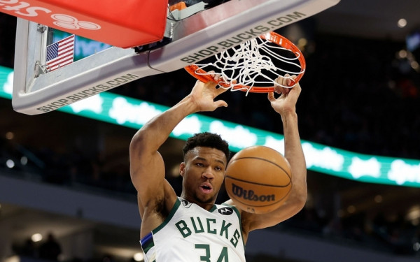 Ο Γιάννης Αντετοκούνμπο τρολάρει τους Σαουδάραβες και σκέφτεται να αλλάξει καριέρα  