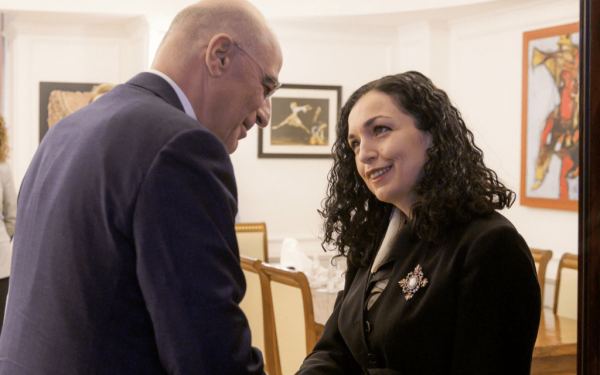 Με την πρόεδρο του Κοσόβου συναντήθηκε ο Ν. Δένδιας