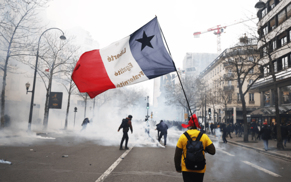 «Φλέγεται» η Γαλλία: Αποκλιμάκωση των ταραχών επιδιώκει η Γαλλίδα πρωθυπουργός