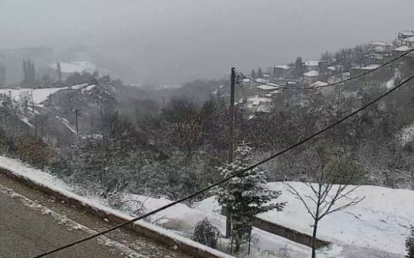 Στο Σέλι προετοιμάζονται για τα πρώτα χιόνια - Σε «θέση μάχης» με ξύλα, πετρέλαιο και προμήθειες