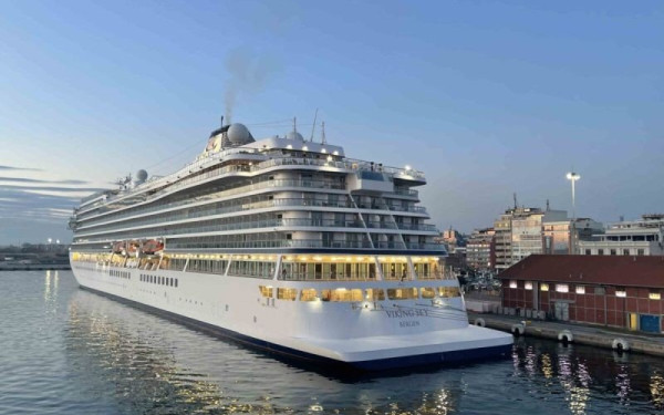 Ελληνική κρουαζιέρα: ρεκόρ αφίξεων αλλά και προειδοποιήσεις για στρεβλώσεις