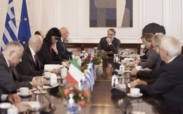 Το μεταναστευτικό στο επίκεντρο της συνάντησης Μητσοτάκη-Κροσέτο