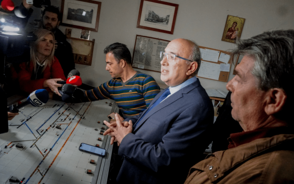 Λάρισα: Διαφώνησαν on... air σταθμάρχης και υφυπουργός Μεταφορών για τον πίνακα που τελικά δεν είναι τηλεδιοίκηση (βίντεο)