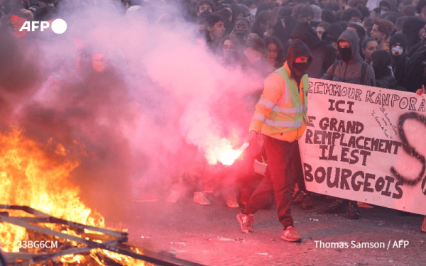 Δακρυγόνα στους διαδηλωτές πέταξε η αστυνομία στην Place de la Concorde στο Παρίσι (βίντεο)