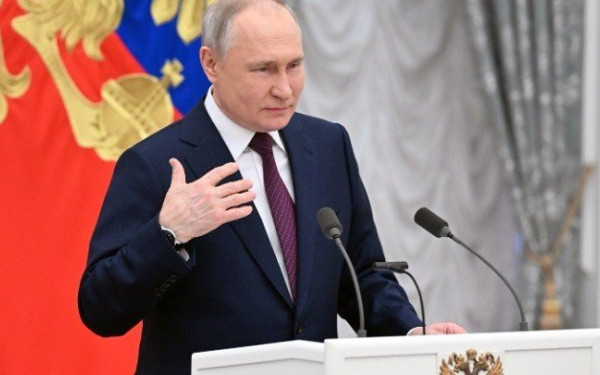 «Η Ρωσία είναι ανίκητη»: Ο Πούτιν με μαθητές την πρώτη μέρα της νέας σχολικής χρονιάς