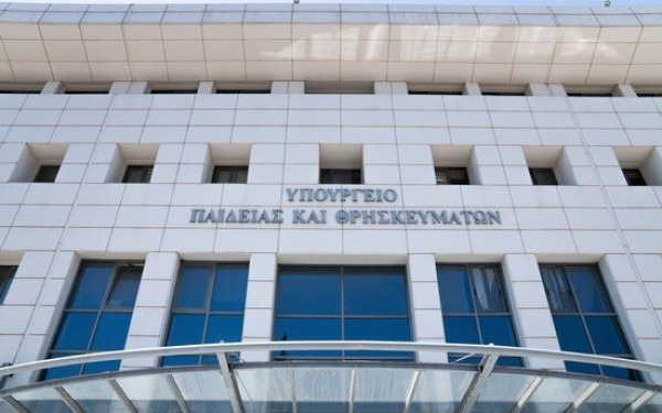 Τραγωδία στην Ηλιούπολη: Κλιμάκιο ψυχολόγων στο σχολείο των δύο 17χρονων