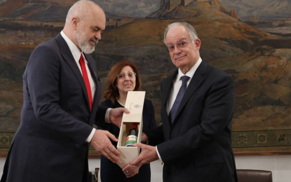 Στη Βουλή ο Έντι Ράμα - Συναντήθηκε με τον πρόεδρο Κ. Τασούλα