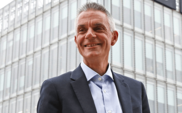 Δεν παραιτείται ο γενικός διευθυντής του BBC μετά τον σάλο για την απόλυση του Γκ. Λίνεκερ