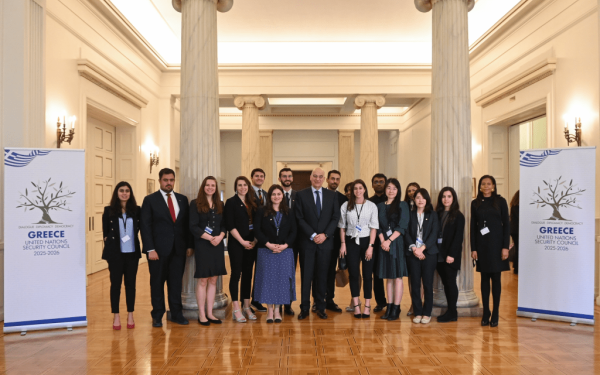 Φοιτητές του αμερικανικού πανεπιστημίου Tufts υποδέχθηκε ο Ν. Δένδιας (βίντεο)