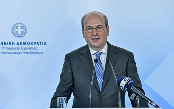 Χατζηδάκης: Τι κερδίζουν οι εργαζόμενοι από την αύξηση του κατώτατου μισθού - Στα 34,84 ευρώ το ημερομίσθιο