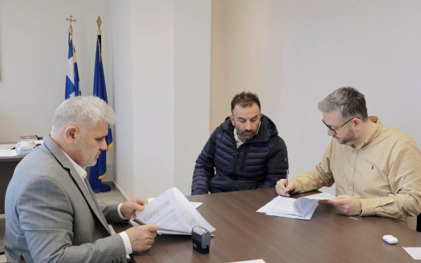 Δήμος Ωραιοκάστρου: Υπογράφηκε η σύμβαση για την ανάπλαση της λεγόμενης «τρύπας της Γαλήνης» και την κατασκευή αθλητικού κέντρου
