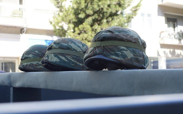 Κάρπαθος: Καπνός σε αποθήκη πυρομαχικών σε στρατόπεδο - Σημειώθηκαν εκρήξεις λέει ο δήμαρχος