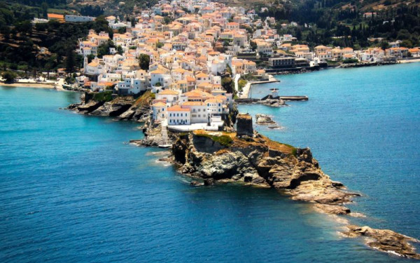 Conde Nast Traveler: H Άνδρος το καλύτερο νησί της Ελλάδας για πεζοπορία