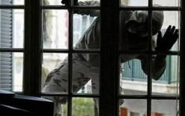 Θεσσαλονίκη: Μπήκαν με αντικλείδι και «ξάφρισαν» διαμέρισμα στον Εύοσμο - Έδειραν και τους ιδιοκτήτες