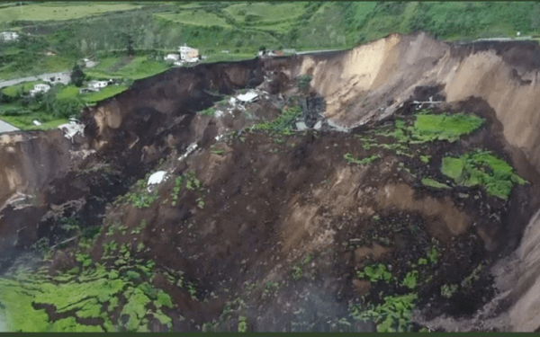 Εκουαδόρ: Φρίκη με 16 νεκρούς και δεκάδες τραυματίες και αγνοούμενους - Εικόνες «Αποκάλυψης» (βίντεο & φωτ.)