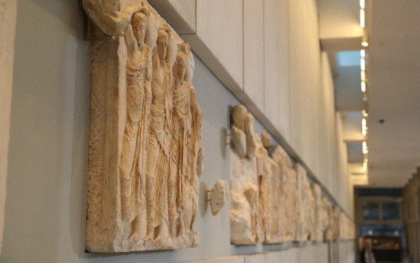 Παρθενώνας: Έγινε η οριστική επανένωση των τριών θραυσμάτων από τα Μουσεία του Βατικανού