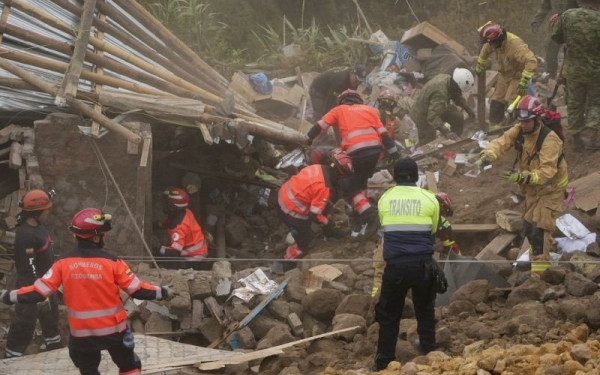 Φονικές κατολισθήσεις λάσπης στον Ισημερινό: Τουλάχιστον 11 νεκροί και 67 αγνοούμενοι - Σβήνουν οι ελπίδες για άλλους επιζώντες (βίντεο, φωτ.)