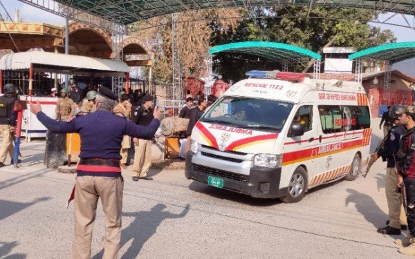 Πακιστάν: Έντεκα άνθρωποι ποδοπατήθηκαν και σκοτώθηκαν σε κέντρο διανομής τροφίμων