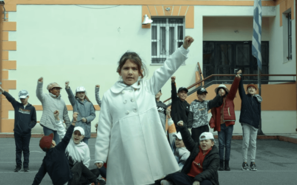 Θεσσαλονίκη: Μαθητές δημοτικού πατάνε το ΣΤΟΠ στη βία (βίντεο)