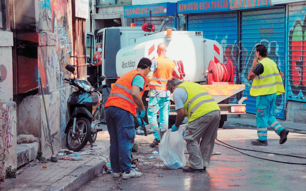 Οι εργαζόμενοι του δήμου Θεσσαλονίκης αποχαιρετούν τον Γιάννη Μπουτάρη