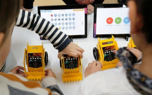 Άρχισε η παράδοση 177.000 σετ ρομποτικής στα σχολεία